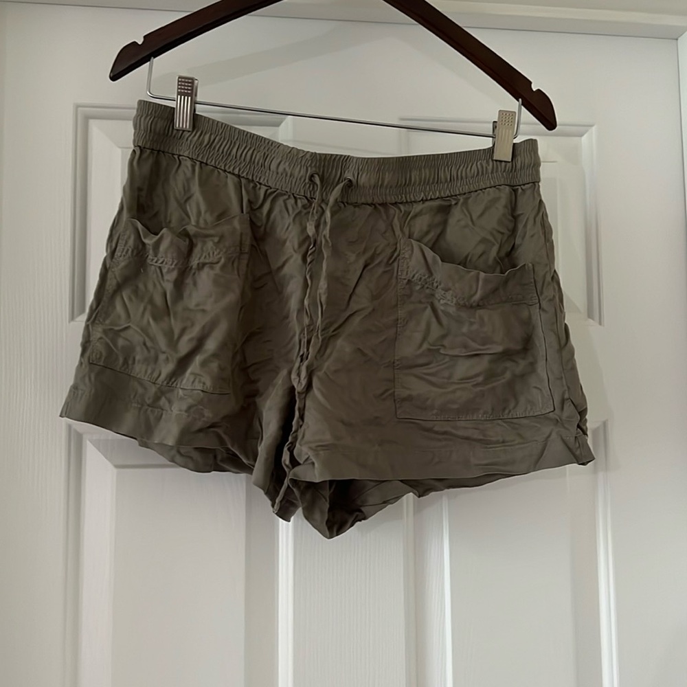 Lou & Grey shorts